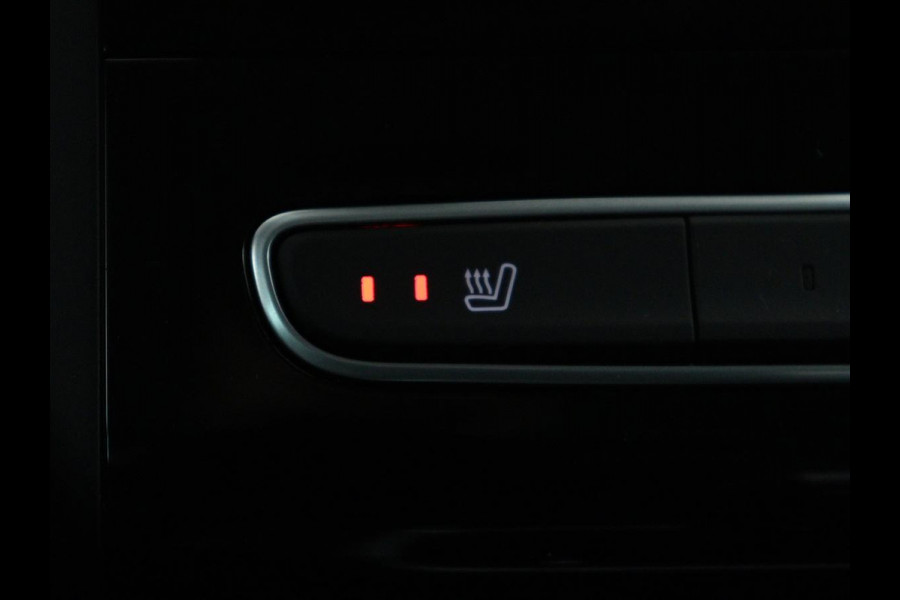 Renault Mégane 1.3 TCe Business Edition One | Leder | Stoelverwarming | Adaptive cruise | Camera | Carplay | Keyless | Full LED | Navigatie | Park Assist | Dodehoek detectie | Climate control