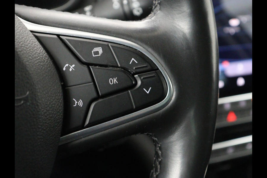 Renault Mégane 1.3 TCe Business Edition One | Leder | Stoelverwarming | Adaptive cruise | Camera | Carplay | Keyless | Full LED | Navigatie | Park Assist | Dodehoek detectie | Climate control