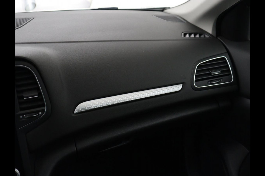 Renault Mégane 1.3 TCe Business Edition One | Leder | Stoelverwarming | Adaptive cruise | Camera | Carplay | Keyless | Full LED | Navigatie | Park Assist | Dodehoek detectie | Climate control