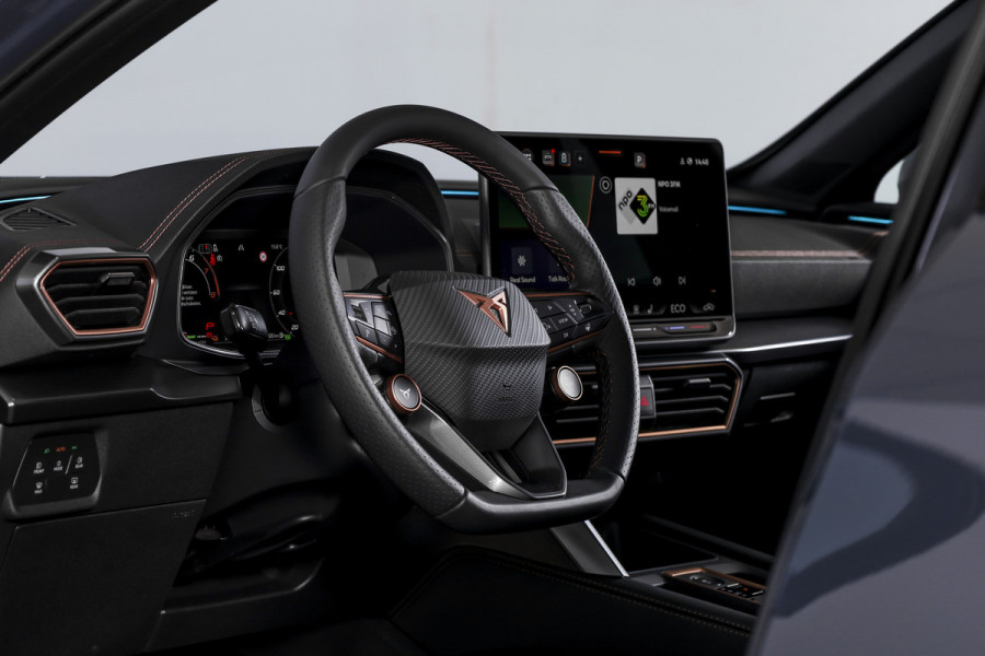 CUPRA Formentor 1.5 TSI e-Hybrid 204 PK Business | Dig. Cockpit | Adapt. Cruise | Stoel-+stuurverw. | Elek. Klep | PDC | Camera | NAV+App. Connect | ECC | LM 18" | 1153