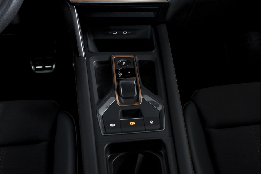 CUPRA Formentor 1.5 TSI e-Hybrid 204 PK Business | Dig. Cockpit | Adapt. Cruise | Stoel-+stuurverw. | Elek. Klep | PDC | Camera | NAV+App. Connect | ECC | LM 18" | 1153