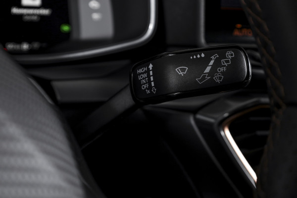 CUPRA Formentor 1.5 TSI e-Hybrid 204 PK Business | Dig. Cockpit | Adapt. Cruise | Stoel-+stuurverw. | Elek. Klep | PDC | Camera | NAV+App. Connect | ECC | LM 18" | 1153