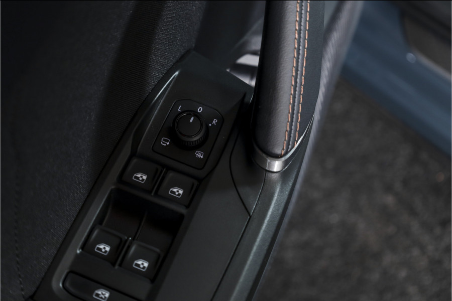 CUPRA Formentor 1.5 TSI e-Hybrid 204 PK Business | Dig. Cockpit | Adapt. Cruise | Stoel-+stuurverw. | Elek. Klep | PDC | Camera | NAV+App. Connect | ECC | LM 18" | 1153