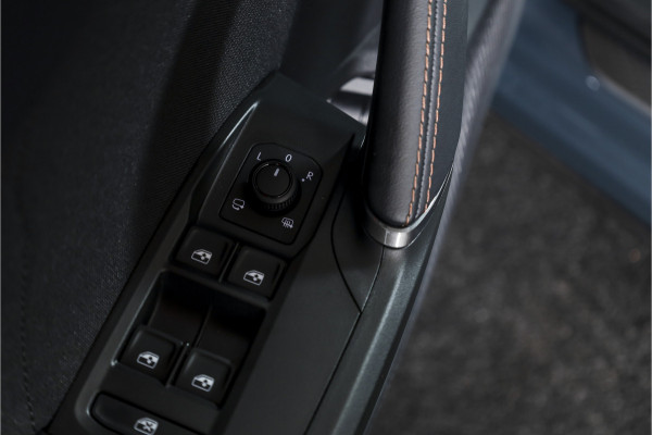 CUPRA Formentor 1.5 TSI e-Hybrid 204 PK Business | Dig. Cockpit | Adapt. Cruise | Stoel-+stuurverw. | Elek. Klep | PDC | Camera | NAV+App. Connect | ECC | LM 18" | 1153