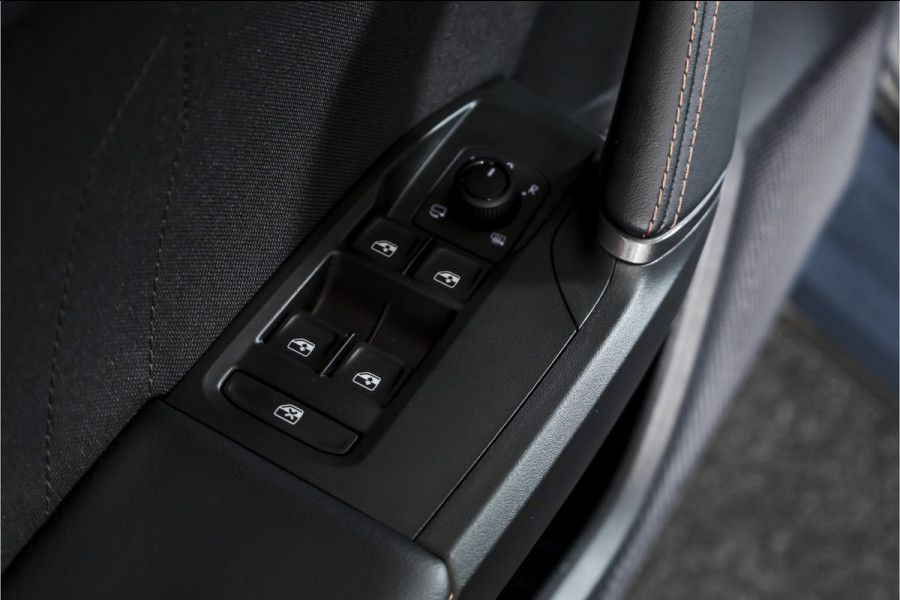 CUPRA Formentor 1.5 TSI e-Hybrid 204 PK Business | Dig. Cockpit | Adapt. Cruise | Stoel-+stuurverw. | Elek. Klep | PDC | Camera | NAV+App. Connect | ECC | LM 18" | 1153