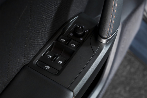 CUPRA Formentor 1.5 TSI e-Hybrid 204 PK Business | Dig. Cockpit | Adapt. Cruise | Stoel-+stuurverw. | Elek. Klep | PDC | Camera | NAV+App. Connect | ECC | LM 18" | 1153