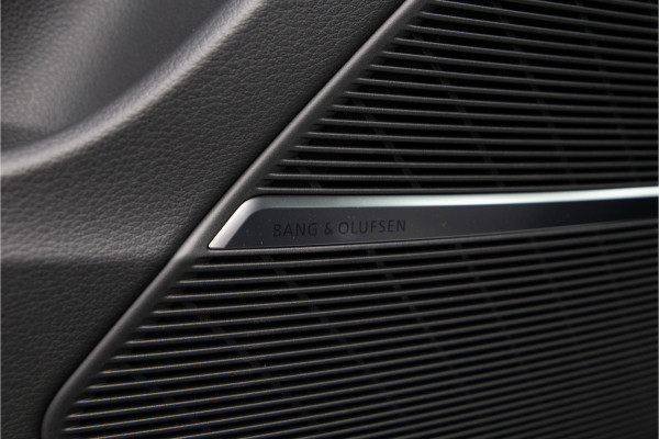 Audi Q8 60 TFSI e quattro Competition Head-up, RS stoelen, Massage, Achterasbesturing, 23"