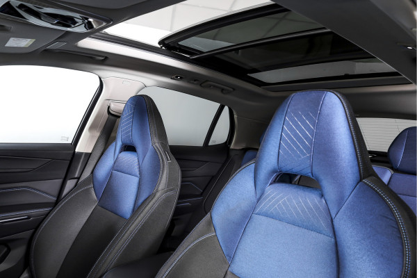 Lynk & Co 01 1.5 PHEV 261PK MY22 | 360 Camera | 7.4 kWh Boordlader | S/K-panodak | Adapt. Cruise | Memory | Elek. klep | Trekhaak | LM 20" |