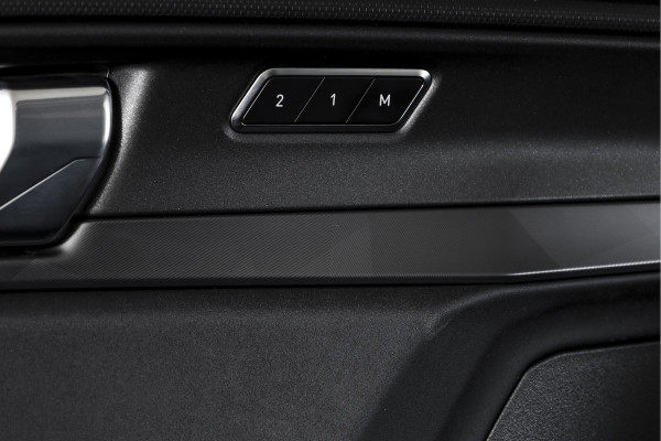 Lynk & Co 01 1.5 PHEV 261PK MY22 | 360 Camera | 7.4 kWh Boordlader | S/K-panodak | Adapt. Cruise | Memory | Elek. klep | Trekhaak | LM 20" |