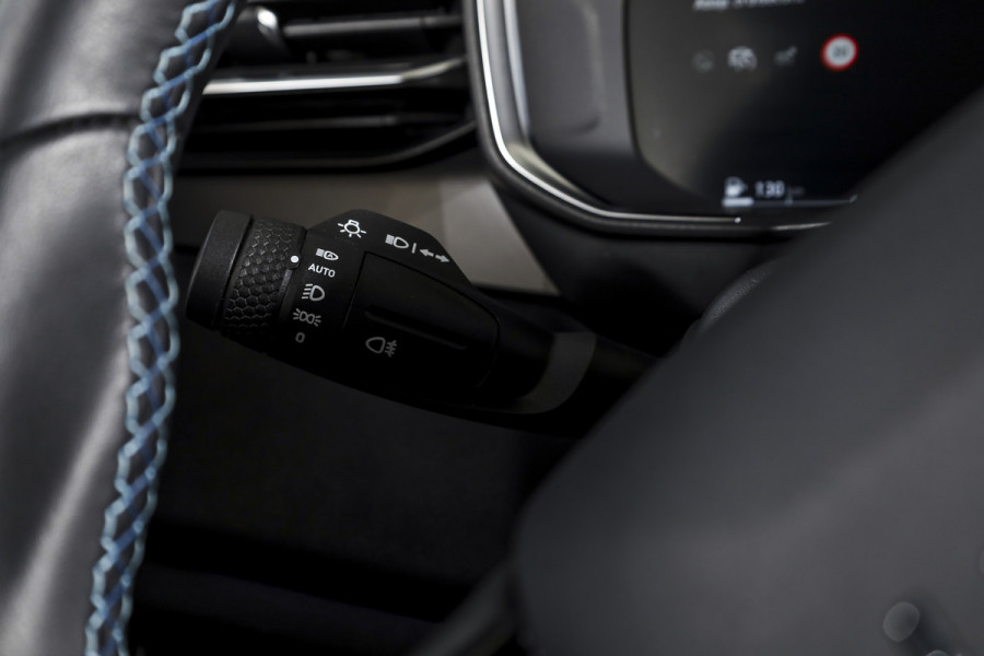 Lynk & Co 01 1.5 PHEV 261PK MY22 | 360 Camera | 7.4 kWh Boordlader | S/K-panodak | Adapt. Cruise | Memory | Elek. klep | Trekhaak | LM 20" |