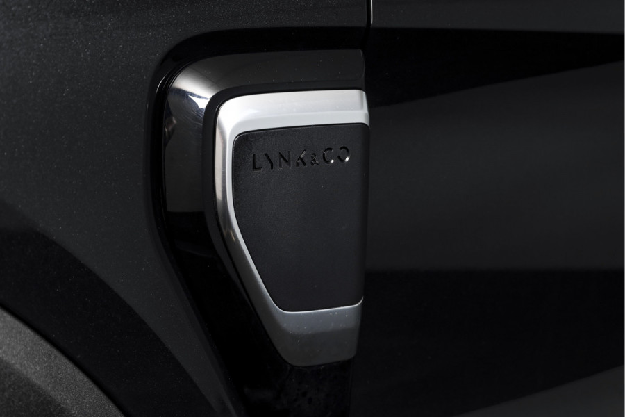 Lynk & Co 01 1.5 PHEV 261PK MY22 | 360 Camera | 7.4 kWh Boordlader | S/K-panodak | Adapt. Cruise | Memory | Elek. klep | Trekhaak | LM 20" |