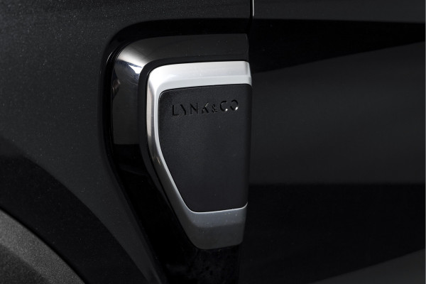 Lynk & Co 01 1.5 PHEV 261PK MY22 | 360 Camera | 7.4 kWh Boordlader | S/K-panodak | Adapt. Cruise | Memory | Elek. klep | Trekhaak | LM 20" |