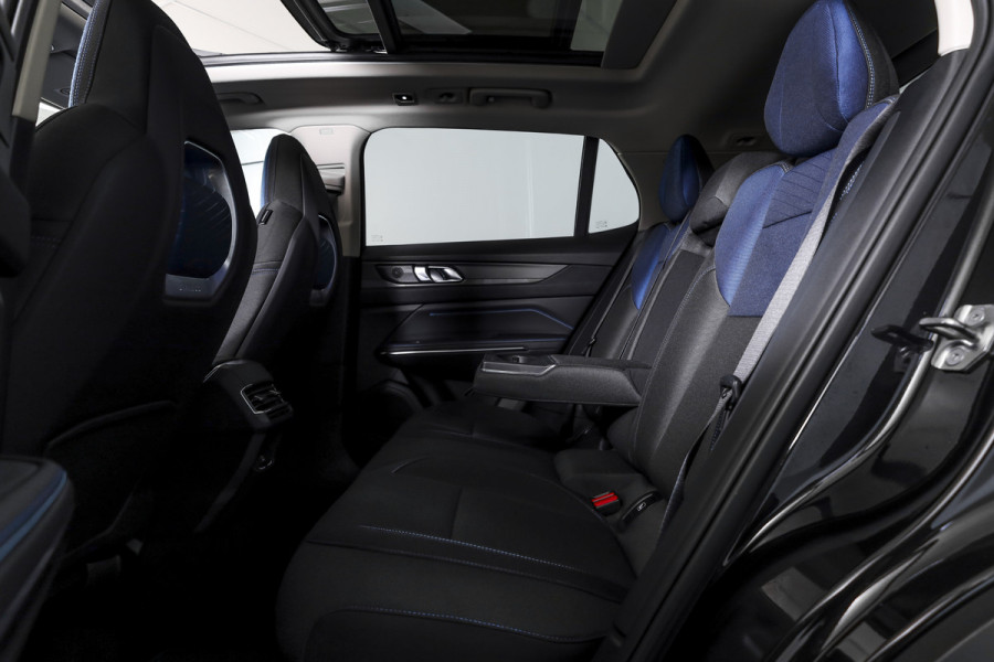 Lynk & Co 01 1.5 PHEV 261PK MY22 | 360 Camera | 7.4 kWh Boordlader | S/K-panodak | Adapt. Cruise | Memory | Elek. klep | Trekhaak | LM 20" |