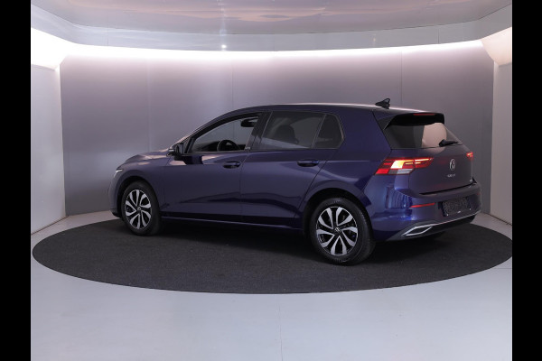 Volkswagen Golf 1.0 eTSI Life Active 110 pk Automaat (DSG) | Verlengde garantie | Navigatie | Parkeersensoren | Achteruitrijcamera | Autom. airco (3 zones) | Stoelverwarming |