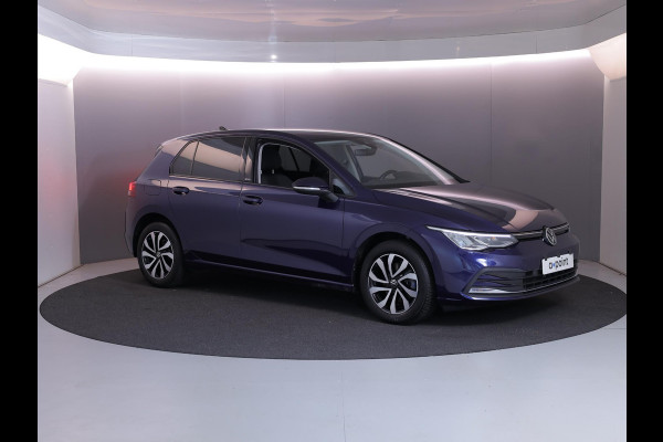 Volkswagen Golf 1.0 eTSI Life Active 110 pk Automaat (DSG) | Verlengde garantie | Navigatie | Parkeersensoren | Achteruitrijcamera | Autom. airco (3 zones) | Stoelverwarming |