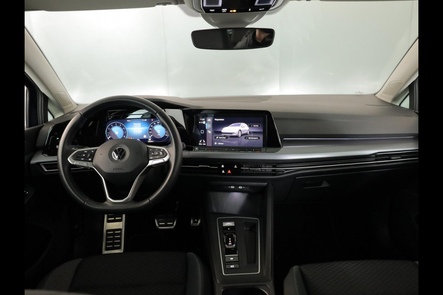 Volkswagen Golf 1.0 eTSI Life Active 110 pk Automaat (DSG) | Verlengde garantie | Navigatie | Parkeersensoren | Achteruitrijcamera | Autom. airco (3 zones) | Stoelverwarming |