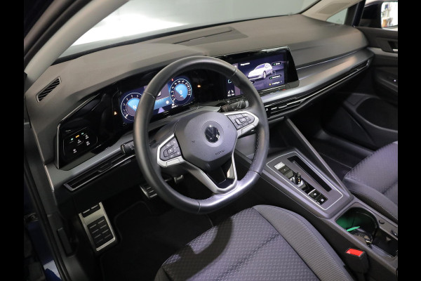 Volkswagen Golf 1.0 eTSI Life Active 110 pk Automaat (DSG) | Verlengde garantie | Navigatie | Parkeersensoren | Achteruitrijcamera | Autom. airco (3 zones) | Stoelverwarming |