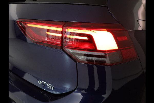 Volkswagen Golf 1.0 eTSI Life Active 110 pk Automaat (DSG) | Verlengde garantie | Navigatie | Parkeersensoren | Achteruitrijcamera | Autom. airco (3 zones) | Stoelverwarming |