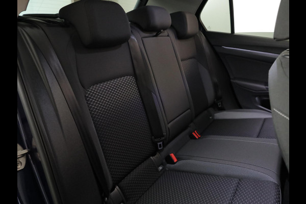 Volkswagen Golf 1.0 eTSI Life Active 110 pk Automaat (DSG) | Verlengde garantie | Navigatie | Parkeersensoren | Achteruitrijcamera | Autom. airco (3 zones) | Stoelverwarming |