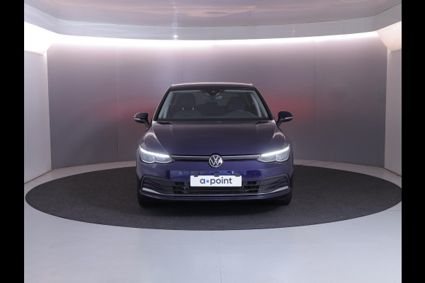 Volkswagen Golf 1.0 eTSI Life Active 110 pk Automaat (DSG) | Verlengde garantie | Navigatie | Parkeersensoren | Achteruitrijcamera | Autom. airco (3 zones) | Stoelverwarming |