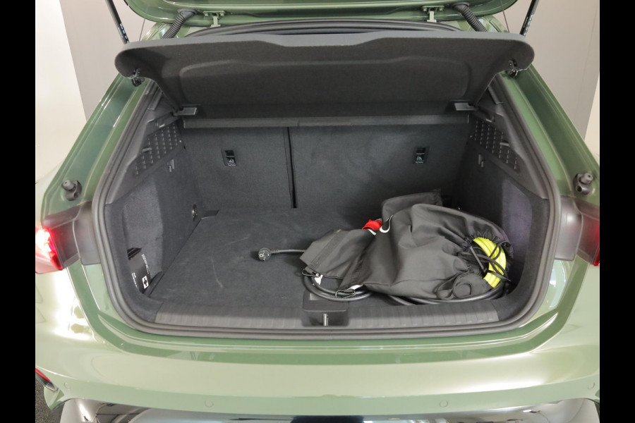 Audi A3 Sportback 40 TFSI e S edition 204 pk S-tronic | Verlengde garantie | Navigatie | Parkeersensoren (Park assist) | Achteruitrijcamera | Adaptieve cruise control | Stoelverwarming | S-Line |