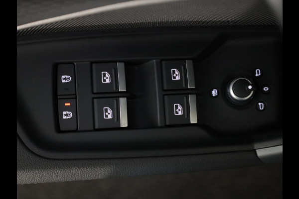 Audi A3 Sportback 40 TFSI e S edition 204 pk S-tronic | Verlengde garantie | Navigatie | Parkeersensoren (Park assist) | Achteruitrijcamera | Adaptieve cruise control | Stoelverwarming | S-Line |