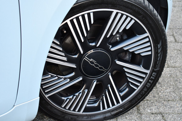 Fiat 500C La Prima 42 kWh Celestial Blue incl-Winterset ACC Stoelverw Camera Carplay