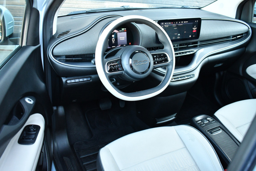 Fiat 500C La Prima 42 kWh Celestial Blue incl-Winterset ACC Stoelverw Camera Carplay