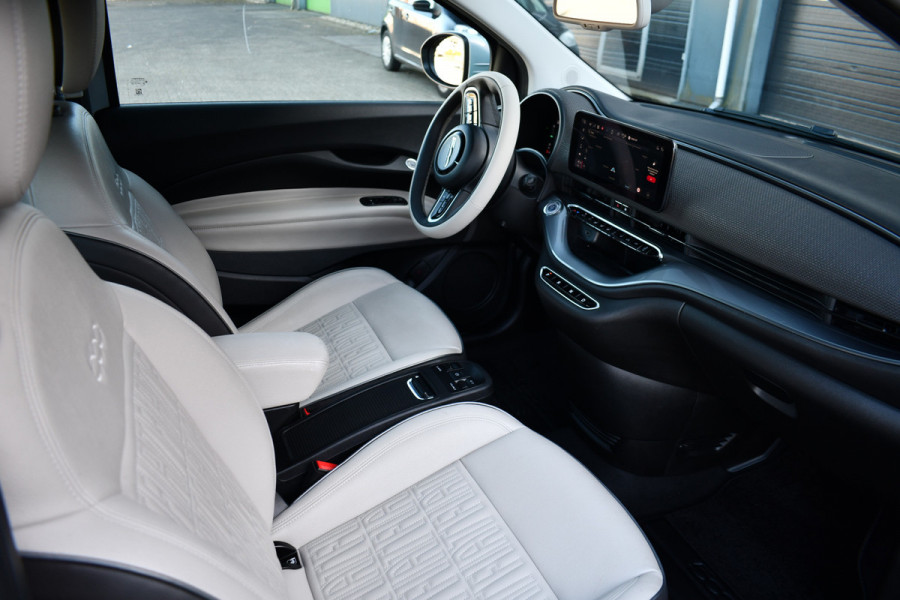 Fiat 500C La Prima 42 kWh Celestial Blue incl-Winterset ACC Stoelverw Camera Carplay