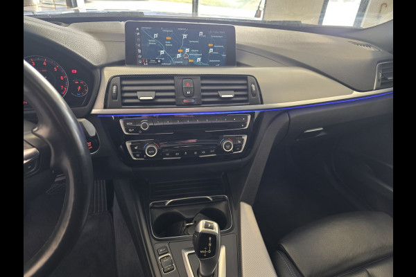 BMW 3 Serie 318i M-Sport Corporate Lease Automaat – Pano – HUD – Leder – Camera – NAP –