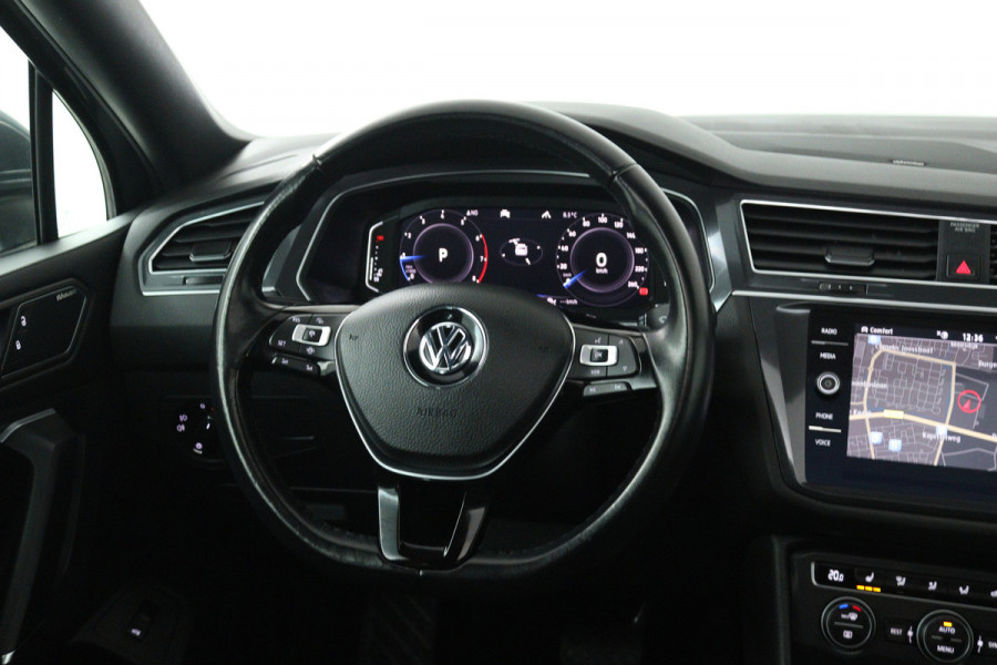 Volkswagen Tiguan Allspace 1.5 TSI Highline Business R (PANORAMADAK, TREKHAAK, STOELVERWARMING, DIGITALE COCKPIT)