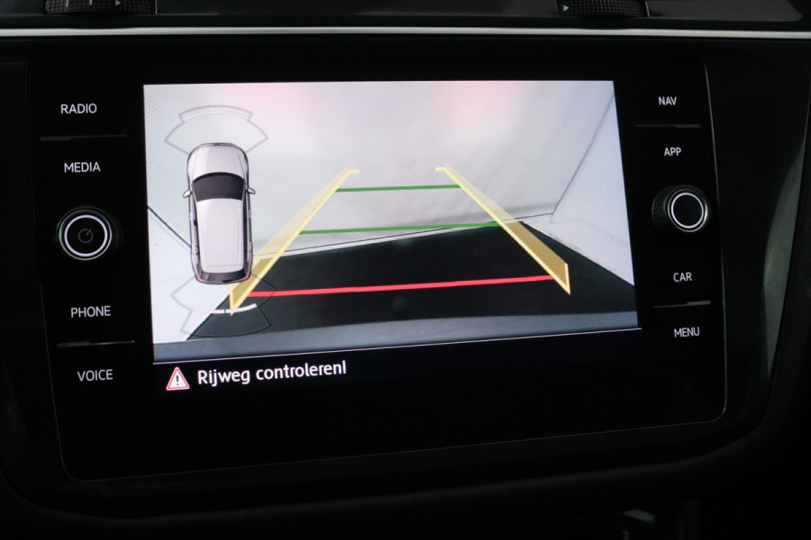Volkswagen Tiguan Allspace 1.5 TSI Highline Business R (PANORAMADAK, TREKHAAK, STOELVERWARMING, DIGITALE COCKPIT)