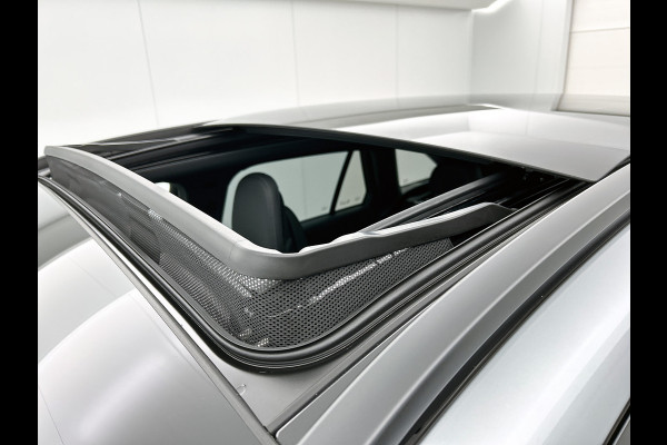 Mercedes-Benz GLC 300e 4MATIC AMG Line Achteruitrijcamera | Panaromadak | Navigatie | Memorypakket | alarm klasse 3 Inclusief 24 maanden Mercedes-Benz Certified garantie voor Europa.