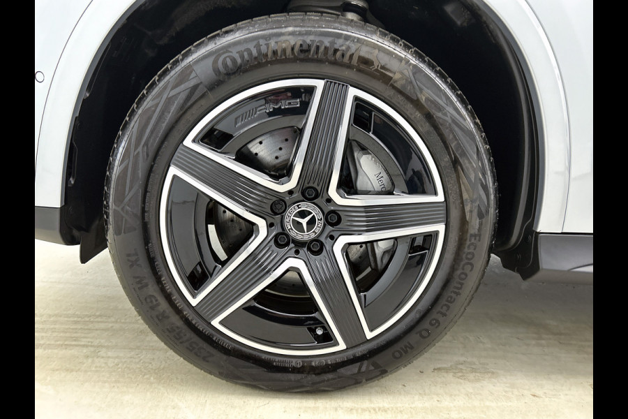 Mercedes-Benz GLC 300e 4MATIC AMG Line Achteruitrijcamera | Panaromadak | Navigatie | Memorypakket | alarm klasse 3 Inclusief 24 maanden Mercedes-Benz Certified garantie voor Europa.