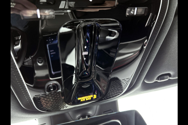 Mercedes-Benz GLC 300e 4MATIC AMG Line Achteruitrijcamera | Panaromadak | Navigatie | Memorypakket | alarm klasse 3 Inclusief 24 maanden Mercedes-Benz Certified garantie voor Europa.