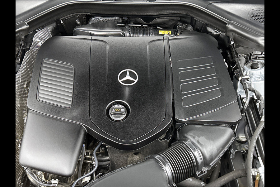 Mercedes-Benz GLC 300e 4MATIC AMG Line Achteruitrijcamera | Panaromadak | Navigatie | Memorypakket | alarm klasse 3 Inclusief 24 maanden Mercedes-Benz Certified garantie voor Europa.