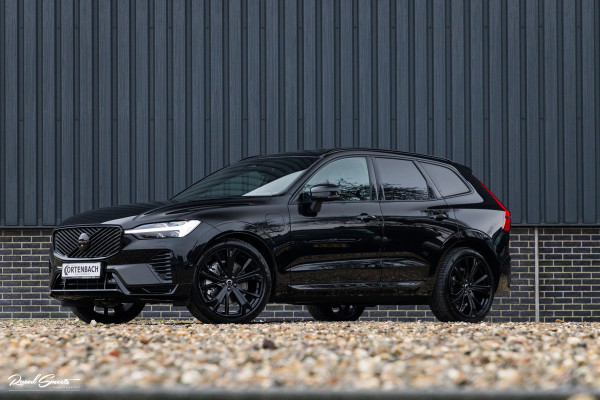 Volvo XC60 2.0 T8 Plug-in hybrid AWD Plus Black Edition Long Range | Zwenkbare trekhaak | Harman Kardon | Adaptieve cruise | Panorama dak | Nieuw |