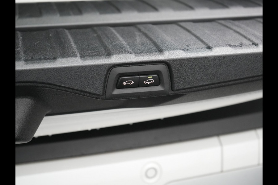 BMW X5 xDrive45e X Line PHEV 395pk Dealer O.H. | Trekhaak Af Fabriek | Luchtvering | Adaptive Cruise | Head Up | 360 Camera | Adaptief Onderstel | Laser LED | Lederen Sportstoelen Memory & Verwarmd | Sfeerverlichting | Keyless | Plug In H