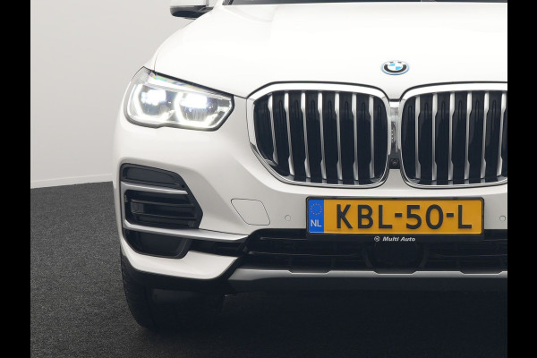 BMW X5 xDrive45e X Line PHEV 395pk Dealer O.H. | Trekhaak Af Fabriek | Luchtvering | Adaptive Cruise | Head Up | 360 Camera | Adaptief Onderstel | Laser LED | Lederen Sportstoelen Memory & Verwarmd | Sfeerverlichting | Keyless | Plug In H