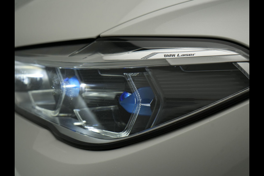 BMW X5 xDrive45e X Line PHEV 395pk Dealer O.H. | Trekhaak Af Fabriek | Luchtvering | Adaptive Cruise | Head Up | 360 Camera | Adaptief Onderstel | Laser LED | Lederen Sportstoelen Memory & Verwarmd | Sfeerverlichting | Keyless | Plug In H