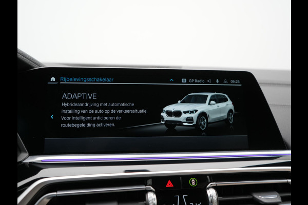 BMW X5 xDrive45e X Line PHEV 395pk Dealer O.H. | Trekhaak Af Fabriek | Luchtvering | Adaptive Cruise | Head Up | 360 Camera | Adaptief Onderstel | Laser LED | Lederen Sportstoelen Memory & Verwarmd | Sfeerverlichting | Keyless | Plug In H