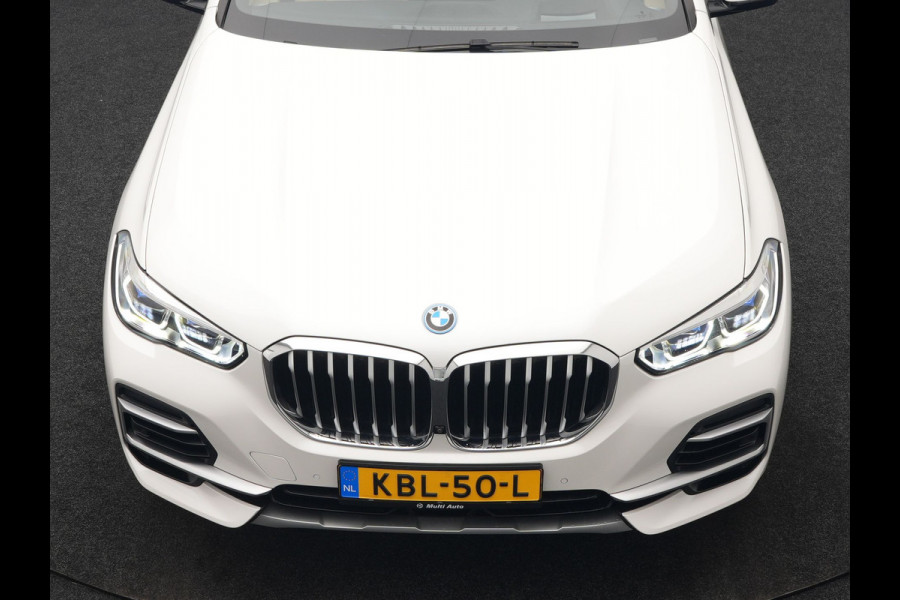 BMW X5 xDrive45e X Line PHEV 395pk Dealer O.H. | Trekhaak Af Fabriek | Luchtvering | Adaptive Cruise | Head Up | 360 Camera | Adaptief Onderstel | Laser LED | Lederen Sportstoelen Memory & Verwarmd | Sfeerverlichting | Keyless | Plug In H