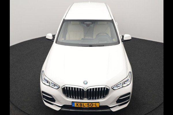 BMW X5 xDrive45e X Line PHEV 395pk Dealer O.H. | Trekhaak Af Fabriek | Luchtvering | Adaptive Cruise | Head Up | 360 Camera | Adaptief Onderstel | Laser LED | Lederen Sportstoelen Memory & Verwarmd | Sfeerverlichting | Keyless | Plug In H