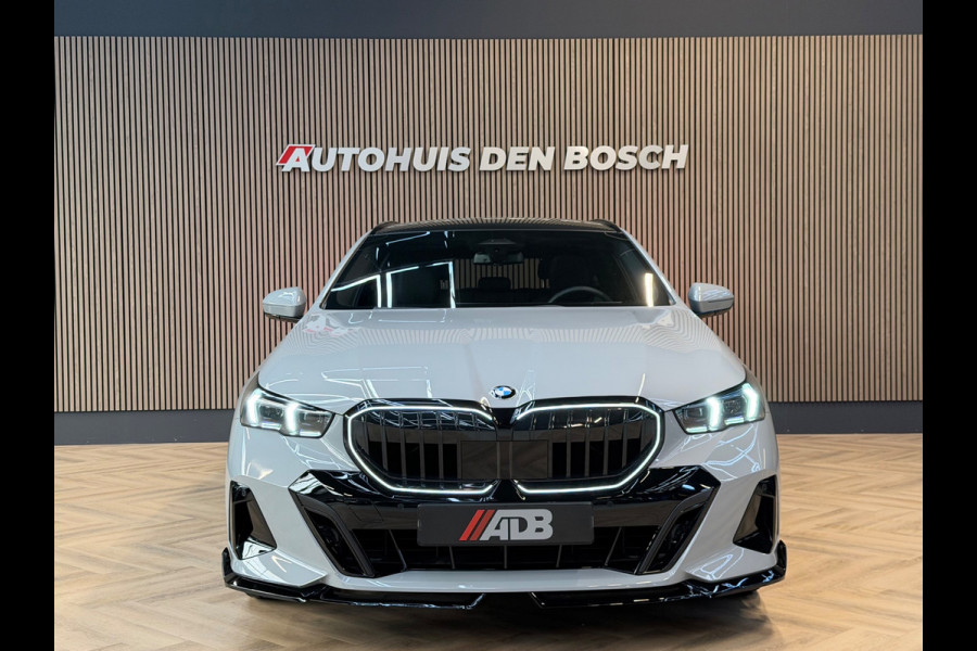 BMW 5 Serie Touring 520i M Sport Pro - Pano - HK - Trekhaak