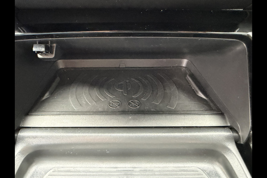 Peugeot 208 100pk GT (Camera - Keyless Entry - LED - Navigatie Automatische Airco - Draadloos laden - Apple Carplay - 3D Cockpit)