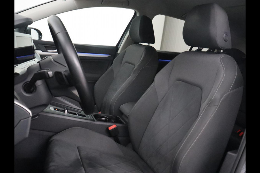 Volkswagen Golf 1.0 eTSI Life Business | Stoelverwarming | Massage | Carplay | Adaptive cruise | Sfeerverlichting | Navigatie | Park Assist | Getint glas | Full LED