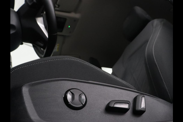 Volkswagen Golf 1.0 eTSI Life Business | Stoelverwarming | Massage | Carplay | Adaptive cruise | Sfeerverlichting | Navigatie | Park Assist | Getint glas | Full LED