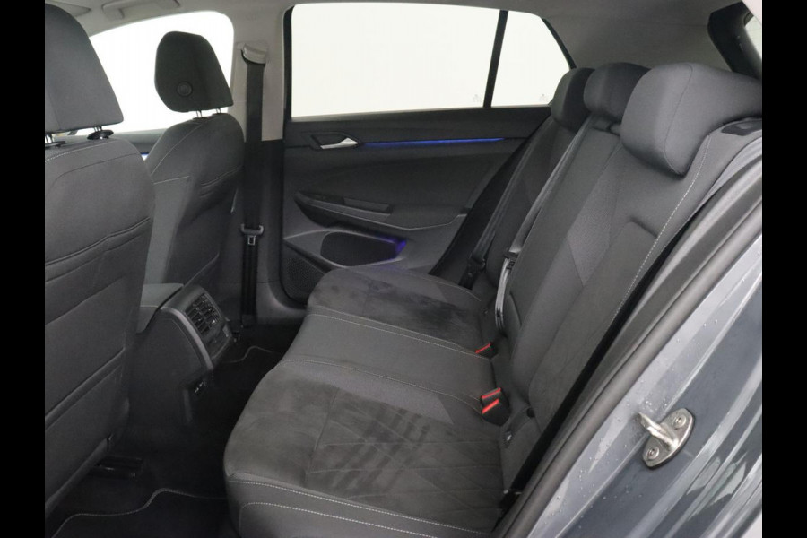 Volkswagen Golf 1.0 eTSI Life Business | Stoelverwarming | Massage | Carplay | Adaptive cruise | Sfeerverlichting | Navigatie | Park Assist | Getint glas | Full LED