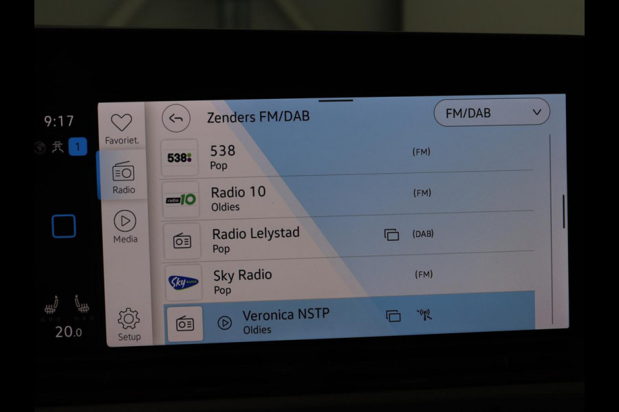 Volkswagen Golf 1.0 eTSI Life Business | Stoelverwarming | Massage | Carplay | Adaptive cruise | Sfeerverlichting | Navigatie | Park Assist | Getint glas | Full LED