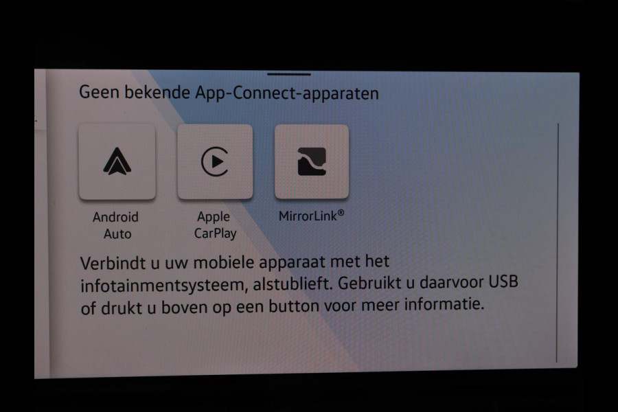 Volkswagen Golf 1.0 eTSI Life Business | Stoelverwarming | Massage | Carplay | Adaptive cruise | Sfeerverlichting | Navigatie | Park Assist | Getint glas | Full LED